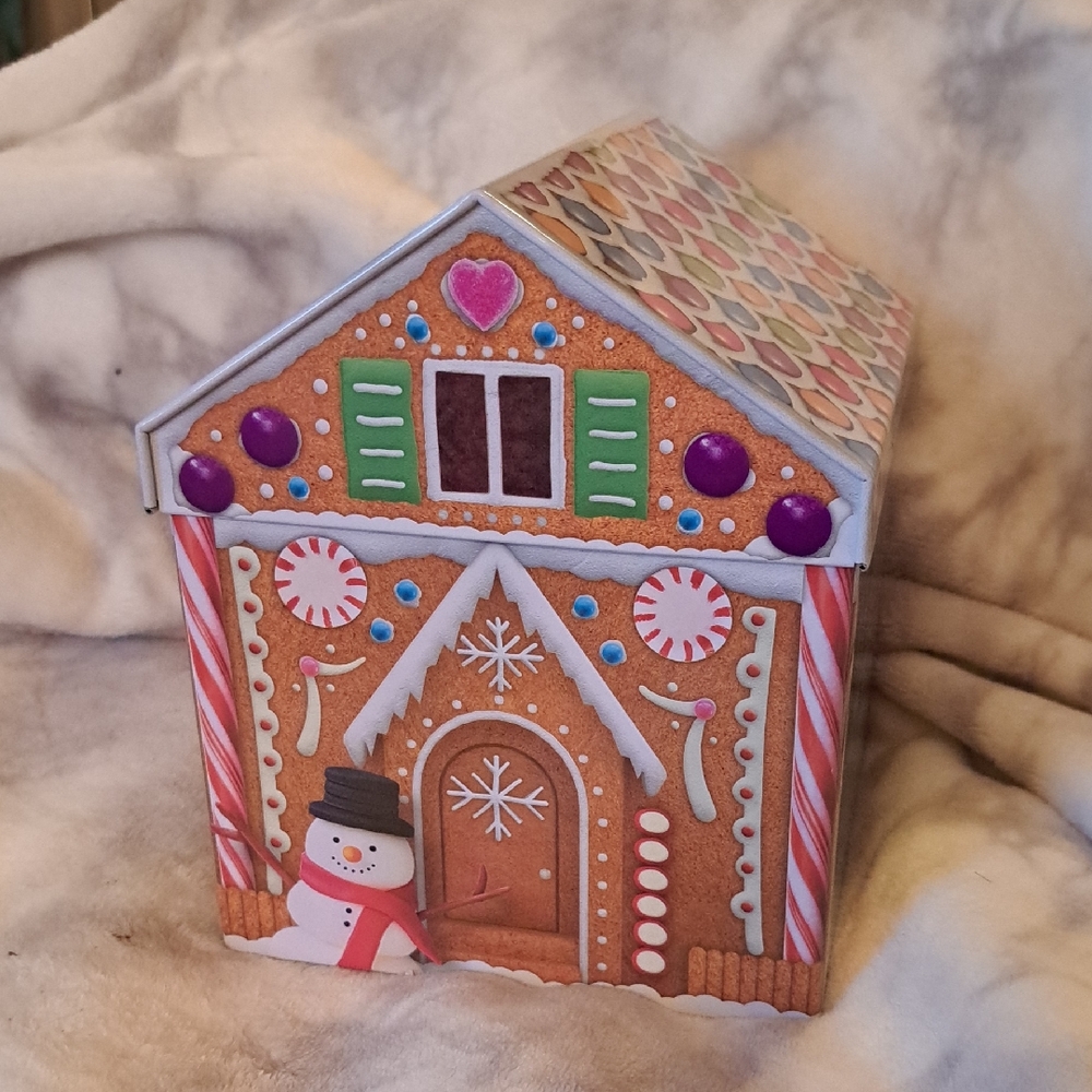 Collectible Tin Gingerbread House Puzzle🧁🤎🍭